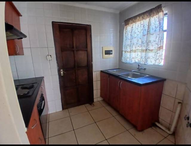 5 BEDROOM HOUSE FOR SALE IN OLIEVENHOUTBOSCH